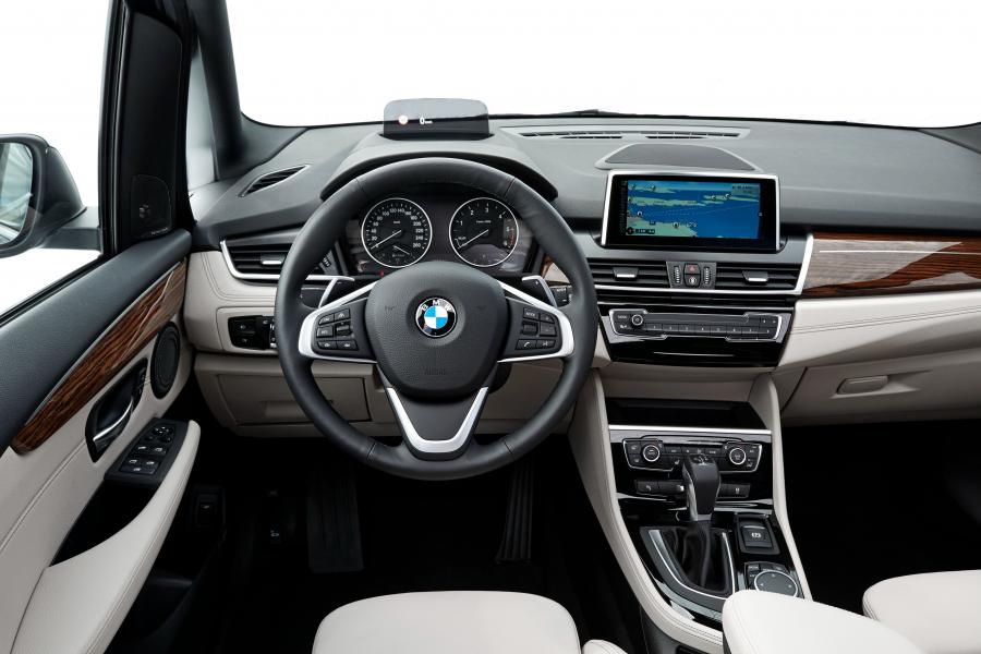 Торпедо BMW 220d xDrive Gran Tourer Luxury Line 2015 года  (фото 29 из 32)